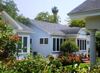 Los Angeles Bungalow Court