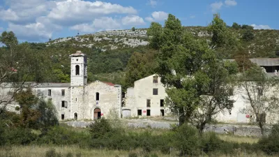 photo of abandoned buildings in Broves, France