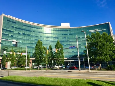 A photo of the Cleveland Clinic hospital.