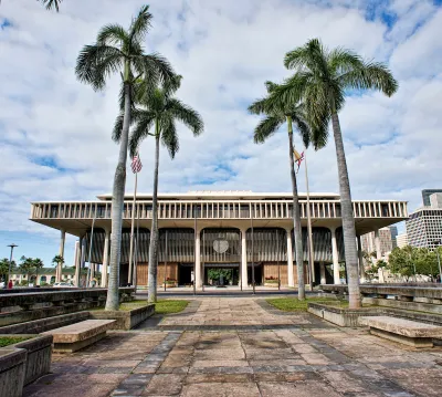 The exterior of the Hawaii state capitol building.