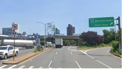 Google Maps street view of McGuinness Boulevard, four-lane road in Brooklyn with green sign for I-278W to BQE and Staten Island.
