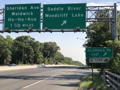 View south along New Jersey State Route 17 at the exit for Saddle River