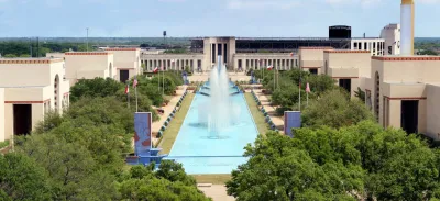 View of fountain and buildings in Fair Park, Dallas