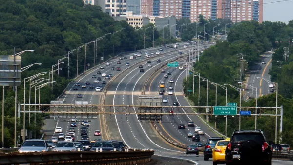 Interstate 95/395 reversible HOV lanes