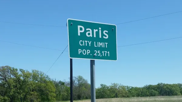 Green Paris Texas city limit sign with population.
