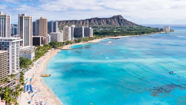 Aerial view of Waikiki Beach with hotels and mountains in Honolulu, Hawaii.