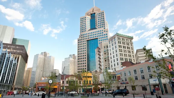 Pedestrianized public square surrounded by streets and tall buildings in Pittsburgh, Pennsylvania.