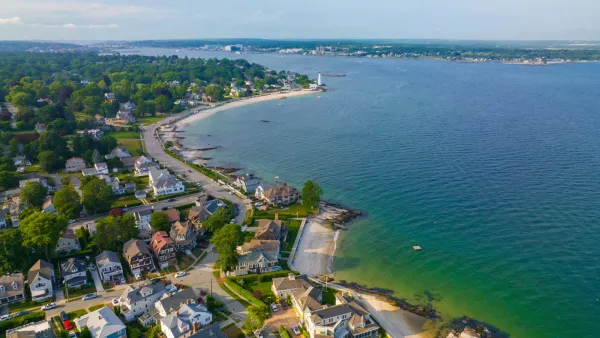 Large beachside homes in New London, Connecticut