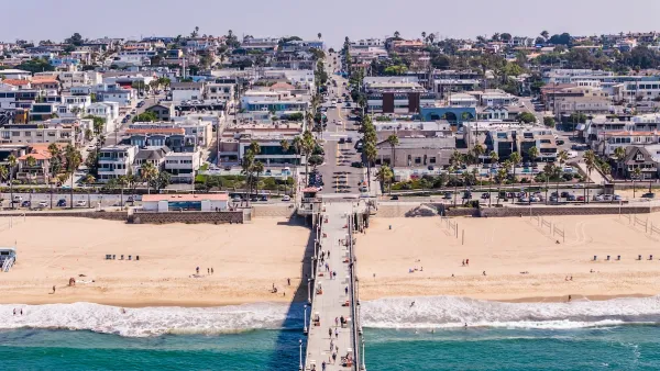 Aerial view of Manhattan Beach pier.
