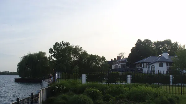 Lakefront homes in Grosse Pointe Park, Michigan