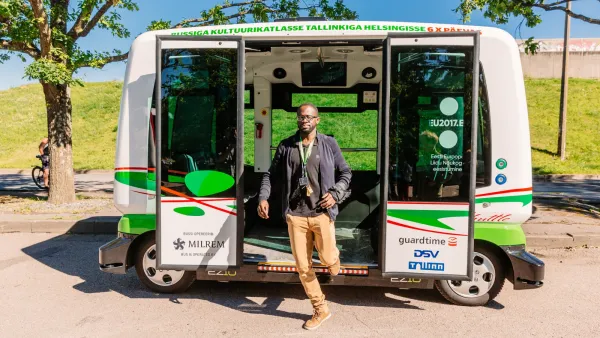 Self-driving minibus