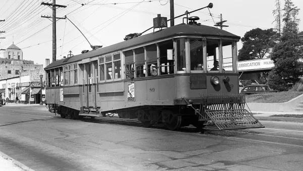Black and white photo of a streetcar from the 1900s.