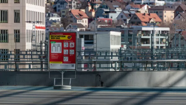 A sin on a street in Chur, Switzerland lists public health precautions.