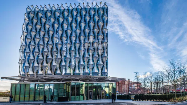 The exterior and main entrance of the United States of America Embassy in London. The building is modern and sleek.