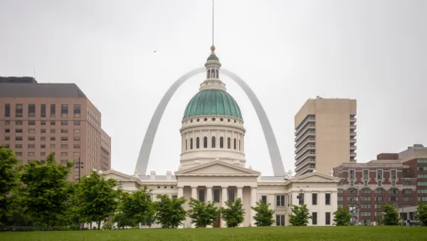 Saint Louis gateway arch and Kiener Park