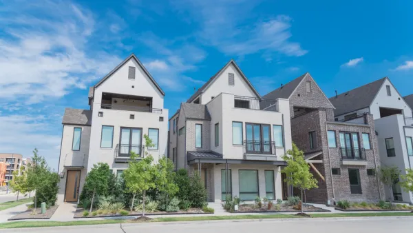 Modern small-lot homes in north Dallas suburb