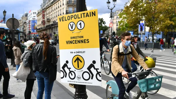 People on bikes on crowded Rue de Rivoli in Paris in 2020