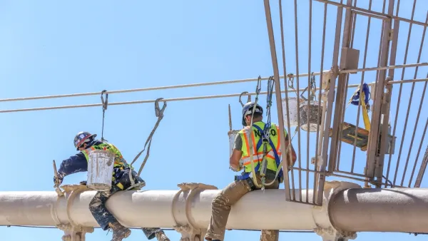 Worker performing maintenance work on the Brooklyn Bridge, New York City
