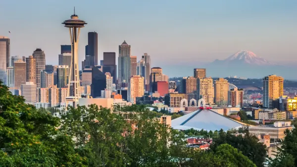 Seattle skyline panorama seen from Kerry Park at sunset in golden evening light with Mount Rainier in the background, Washington State, United States of America